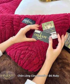 Chăn lông cừu Camelia phong cách đẳng cấp cho mùa Đông 19 Chăn lông cừu Camelia Đỏ Ruby 2