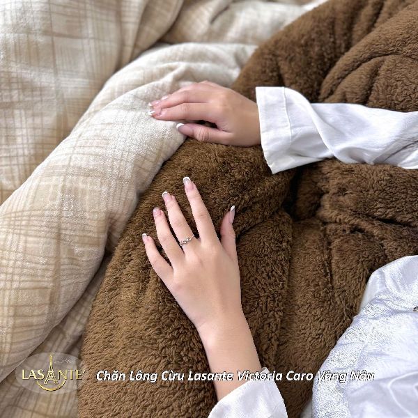 Chăn lông cừu Lasante Victoria Caro Vàng Nâu z6975942916440 385a680fdd6ee9daba2b86e03308f49b