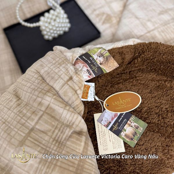 Chăn lông cừu Lasante Victoria Caro Vàng Nâu z6975943028763 50a30e983b93d026d3710f2745d33890