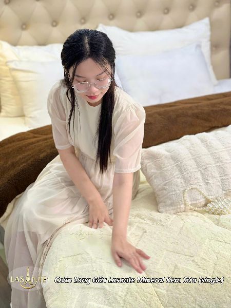 Chăn Lông Gấu Mineral Chan Long Gau Lasante Mineral Kem Sua single 2